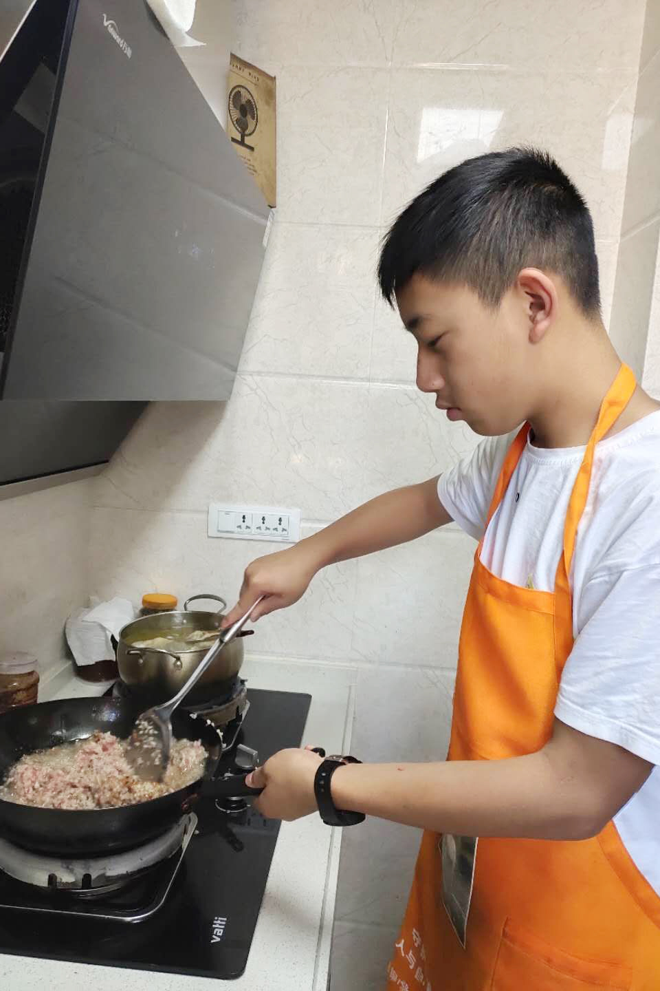 3学生做家务 (1).jpg