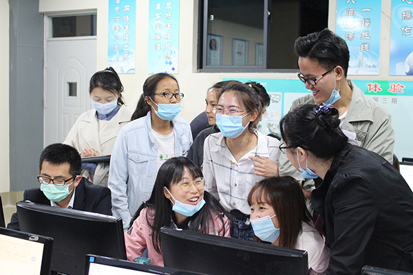 2月26日初一年级金雕版本培训 (11).JPG